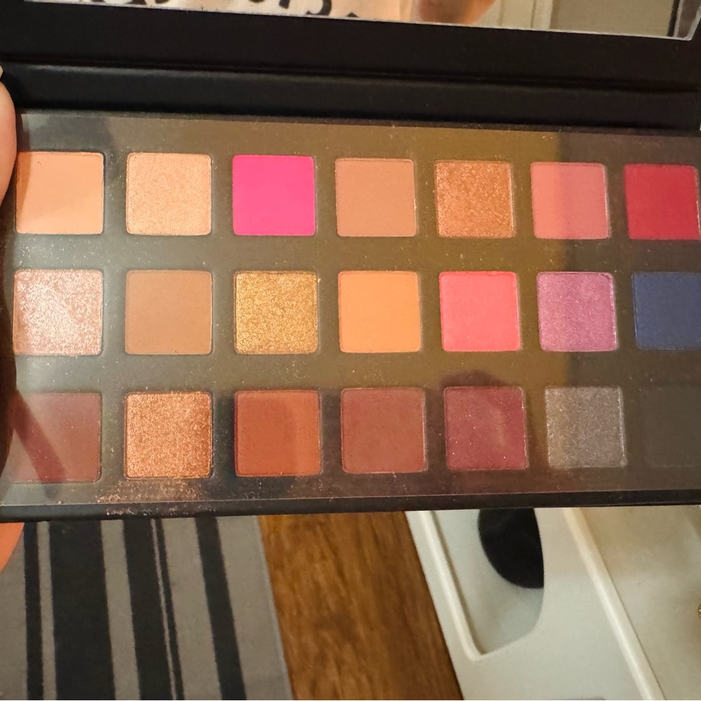 Kylie Cosmetics Sipping Pretty Palette